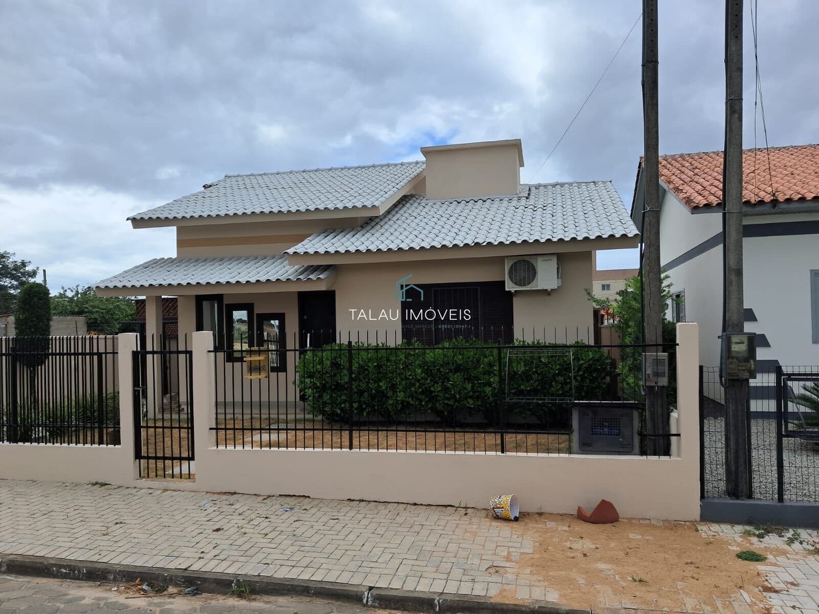 Excelente casa de Alvenaria, Localizada no bairro Urrussanguinha.