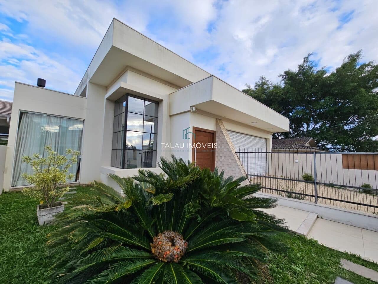 Casa, excelente Padrão, localizada no bairro Urussanguinha