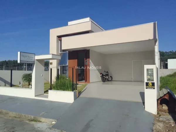 Uma casa como você merece na Lagoa da Serra em Araranguá SC.