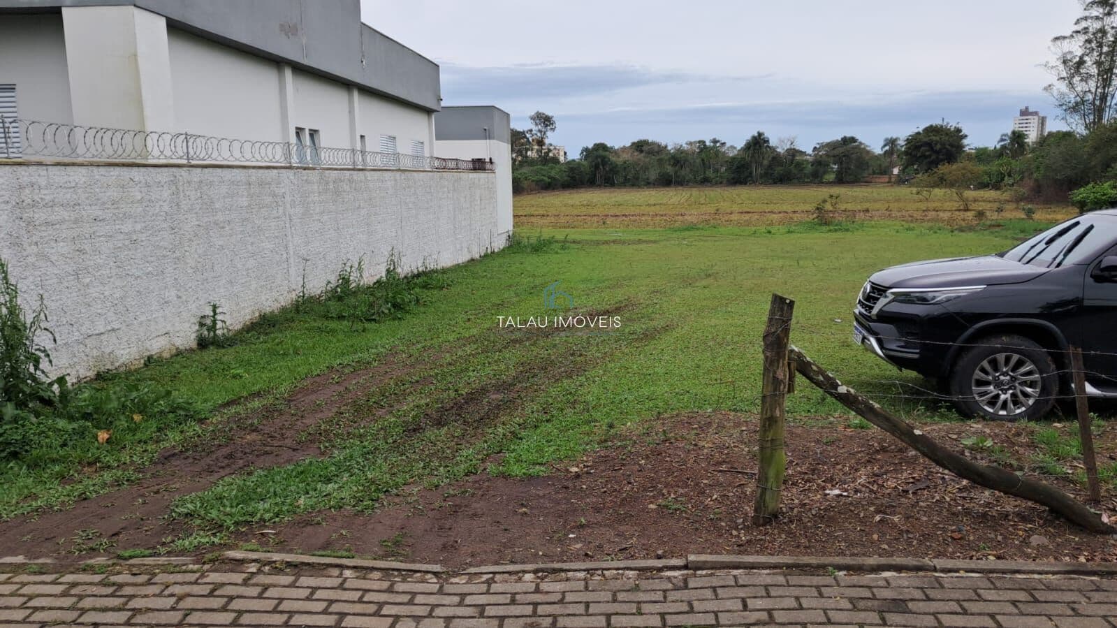 Terreno com 2.7 Hectares