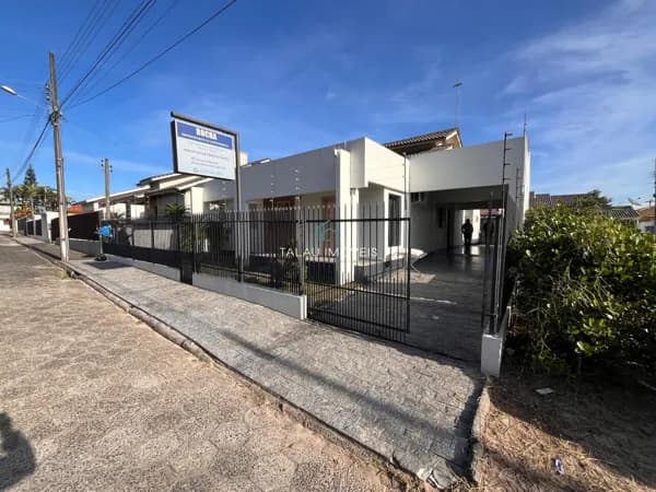 Casa Padrão, Á venda no Bairro Cidade Alta.
