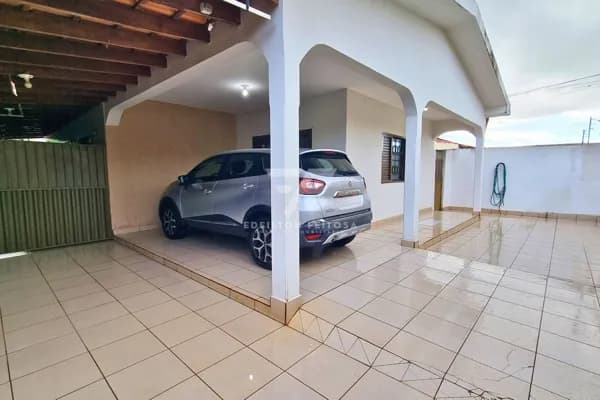 Casa à venda com 131 m² construídos em terreno de 800 m² – ótima oportunidade