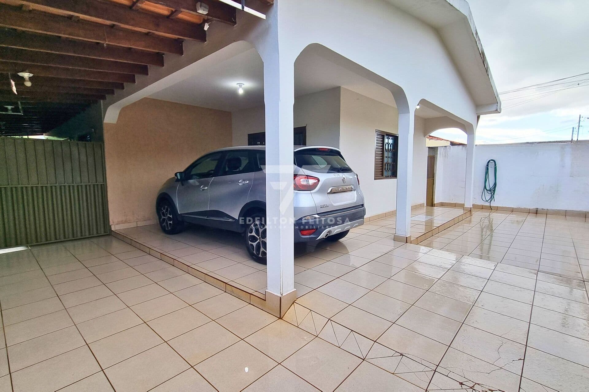 Casa à venda com 131 m² construídos em terreno de 800 m² – ótima oportunidade