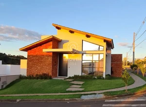 Casa no Condomínio Villagio I em Araxá-MG