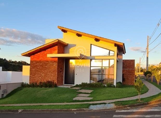 Casa no Condomínio Villagio I em Araxá-MG