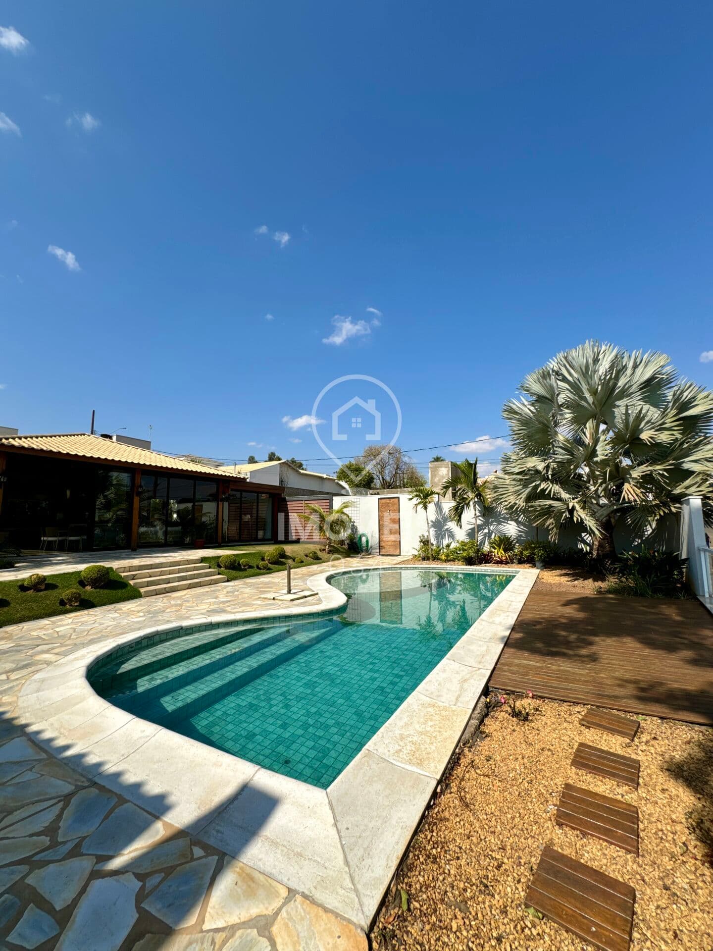 🏠 Casa à Venda no Condomínio Quintas do Lago em Araxá-MG: