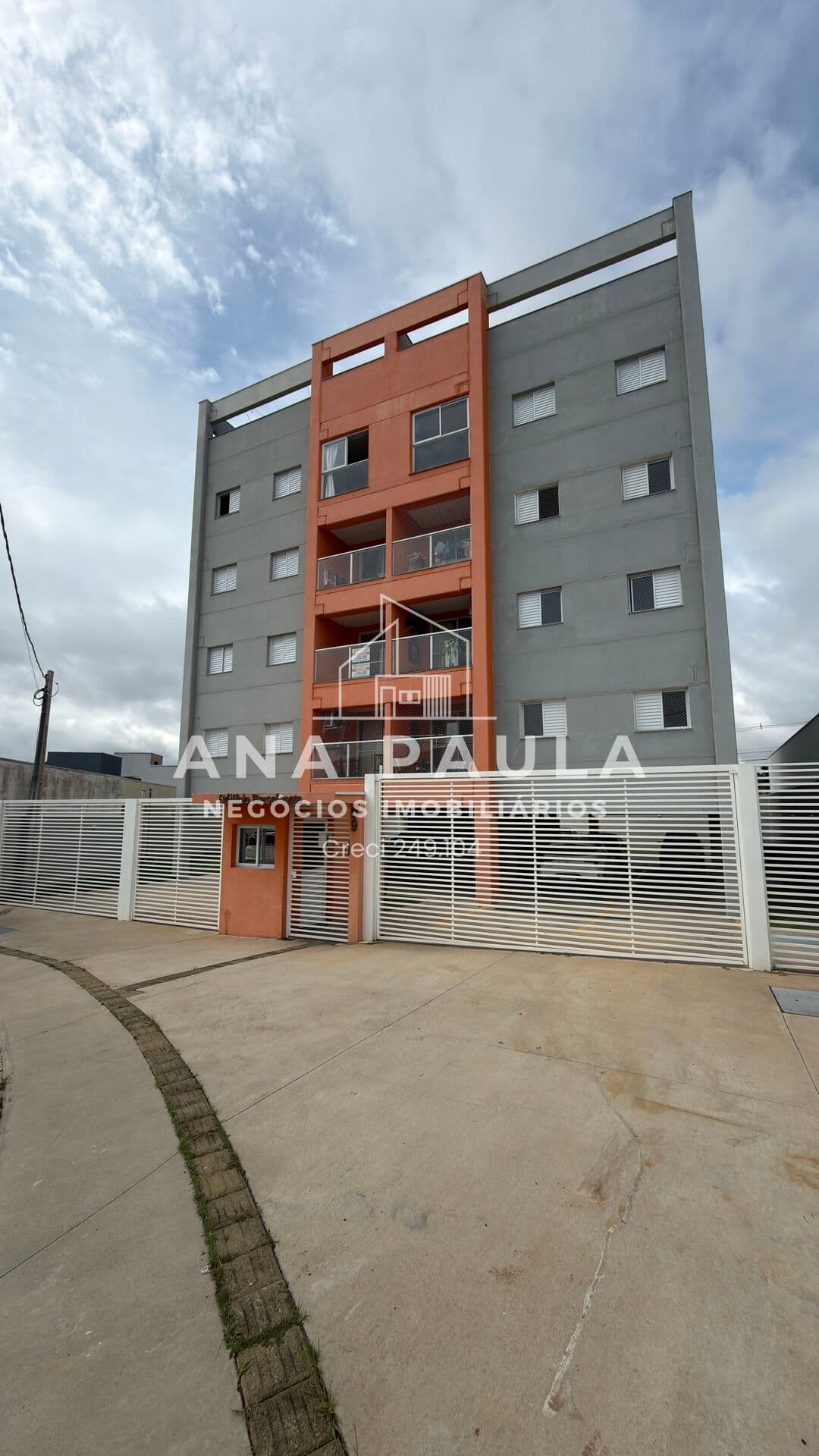 Apartamento com 02 dormitorios sendo 01 suite