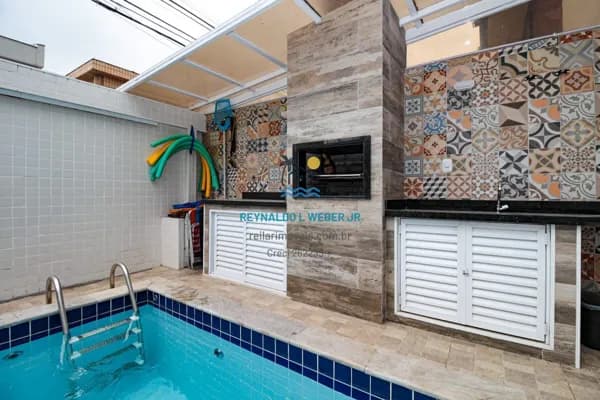 Sobrado a venda com 3 Quartos (1 Suíte), Piscina Aquecida e Entrada Lateral na Ponta da Praia, Santos/SP