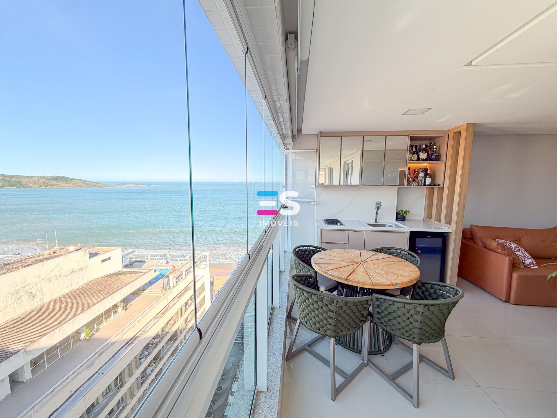 Apartamento decorado, sol da manhã, com área de lazer na Praia do Morro