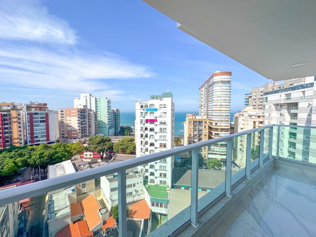 Apartamento à venda no coração do centro de Guarapari com 3 quartos e duas vagas