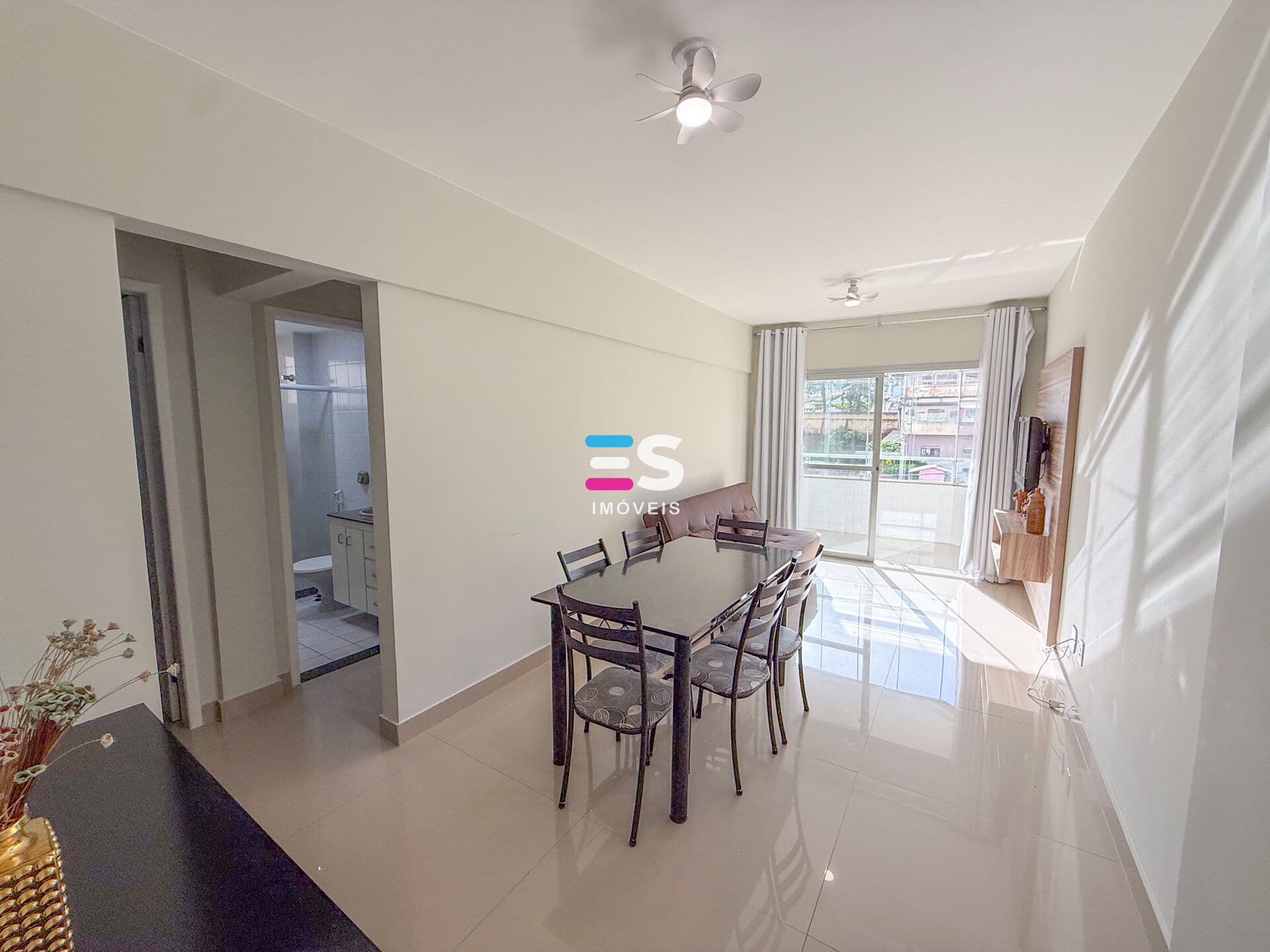 Apartamento de 3 quartos com área externa no Centro de Guarapari