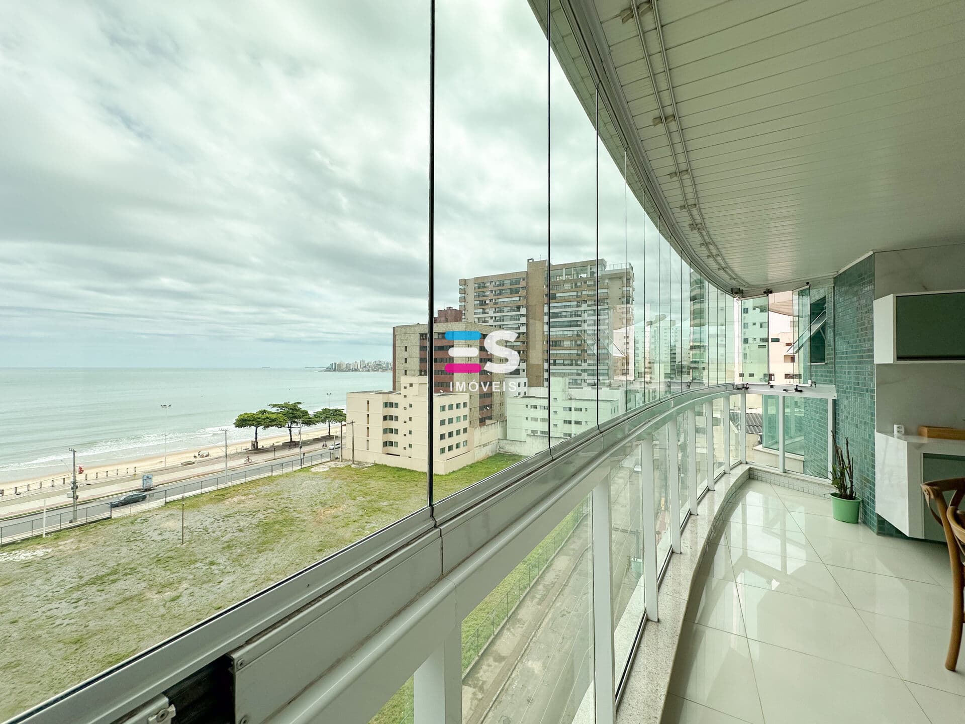 Apartamento de 4 quartos sendo duas suíte para venda na Praia do Morro, Guarapari/ES