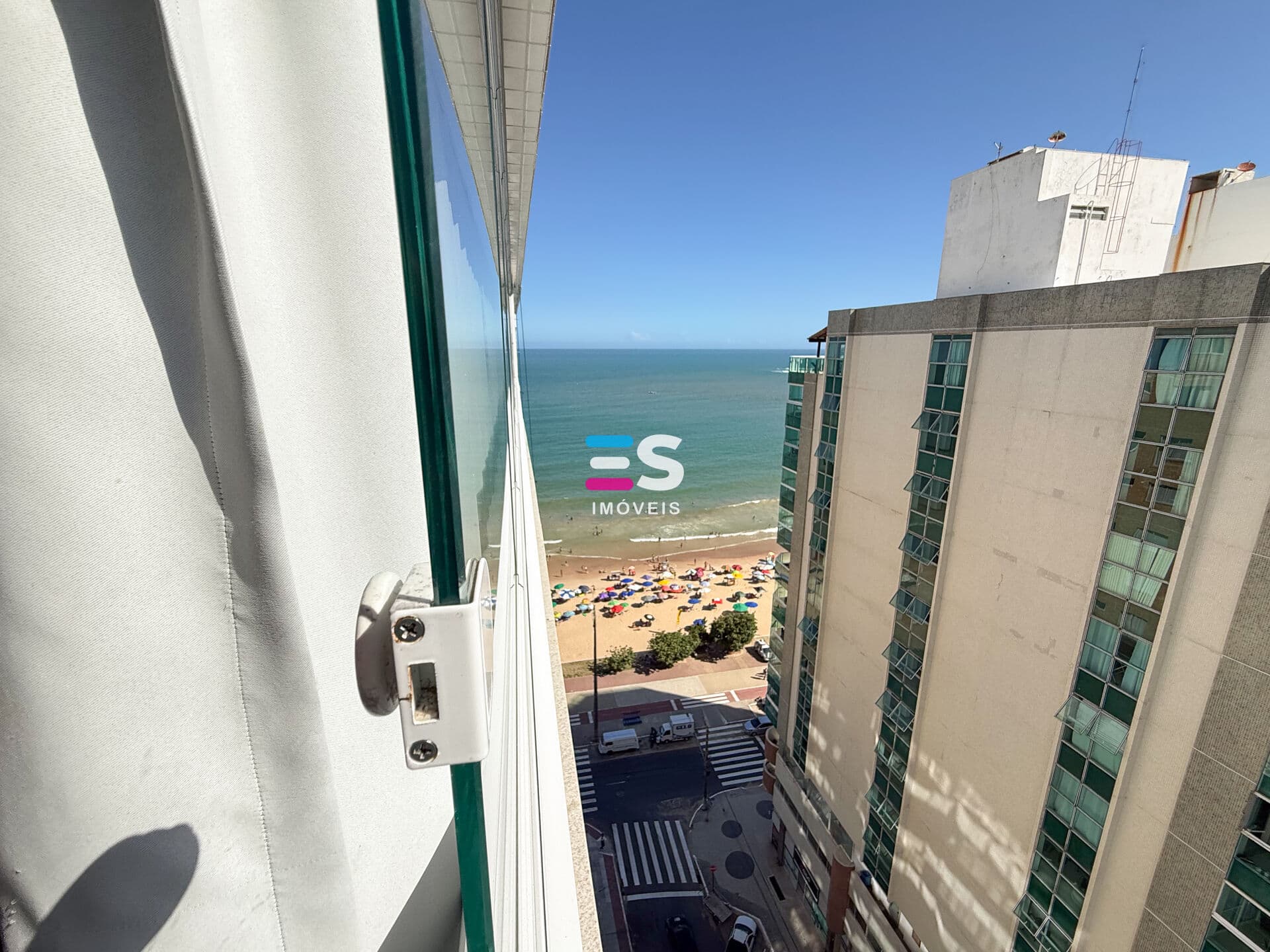 Apartamento de 3 quartos sendo 1 suíte, vista mar, com área de lazer na Praia do Morro