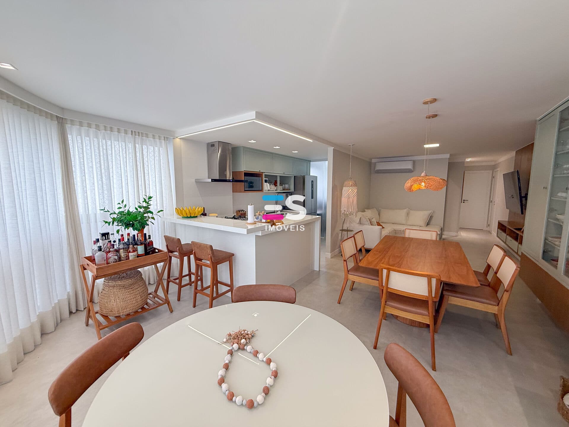 Apartamento de 4 suítes para venda no Centro de Guarapari/ES