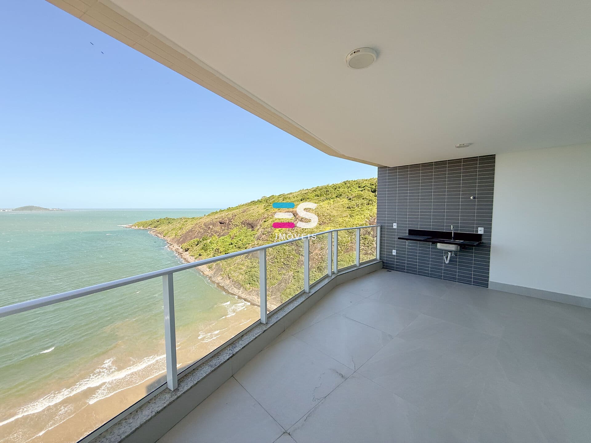 Apartamento novo de 3 quartos com duas suítes de frente para o mar