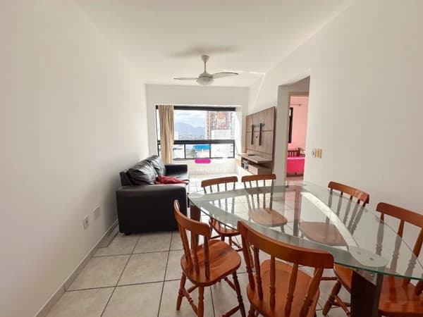 Apartamento de 2 quartos na principal rua do Centro