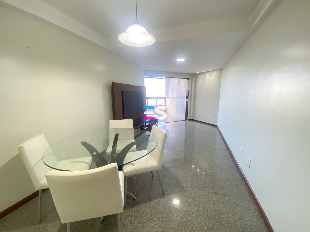 Você procura um apartamento espaçoso, com excelente localização