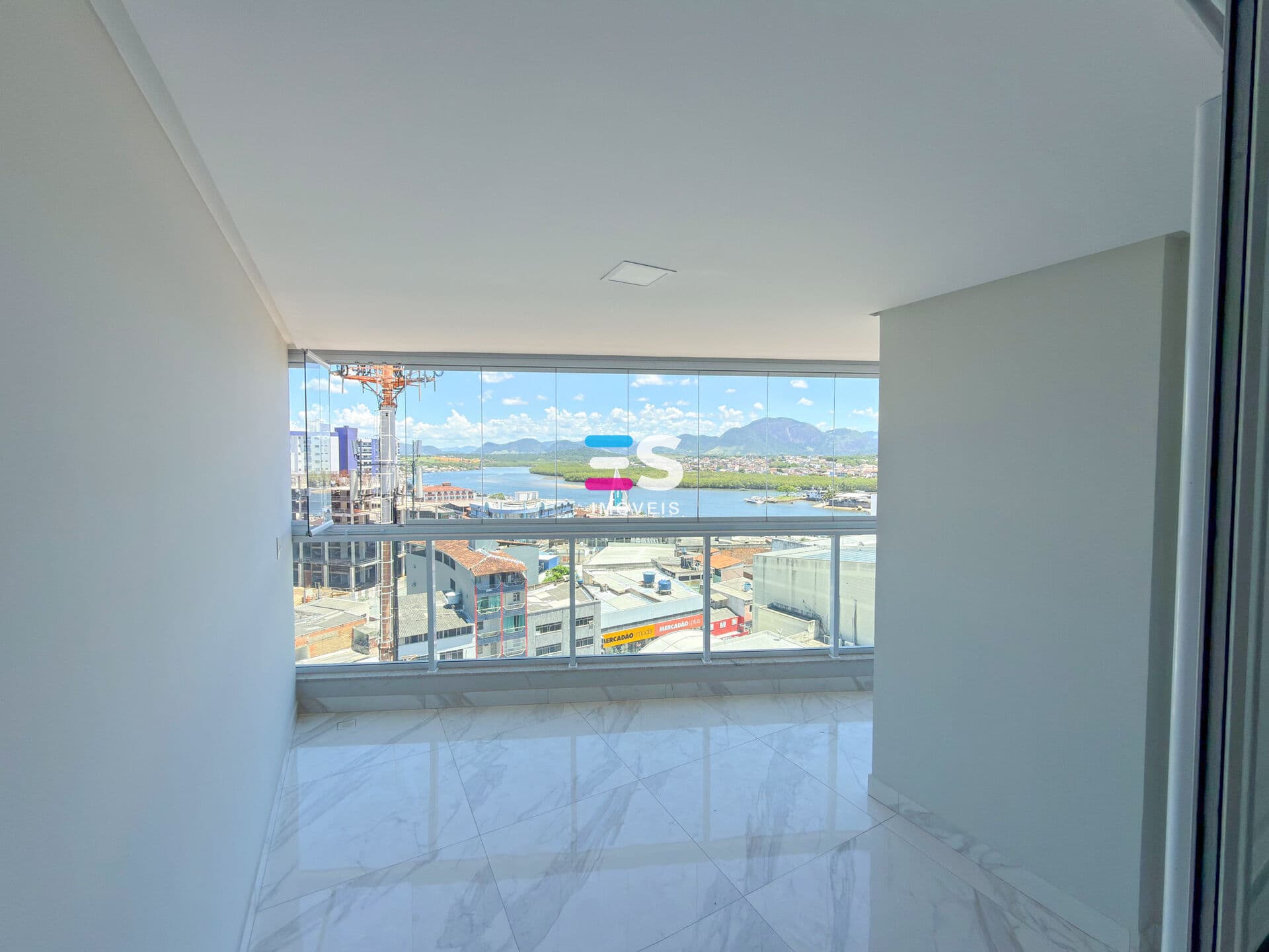 Apartamento novo de 2 quartos à venda no coração do centro de Guarapari!