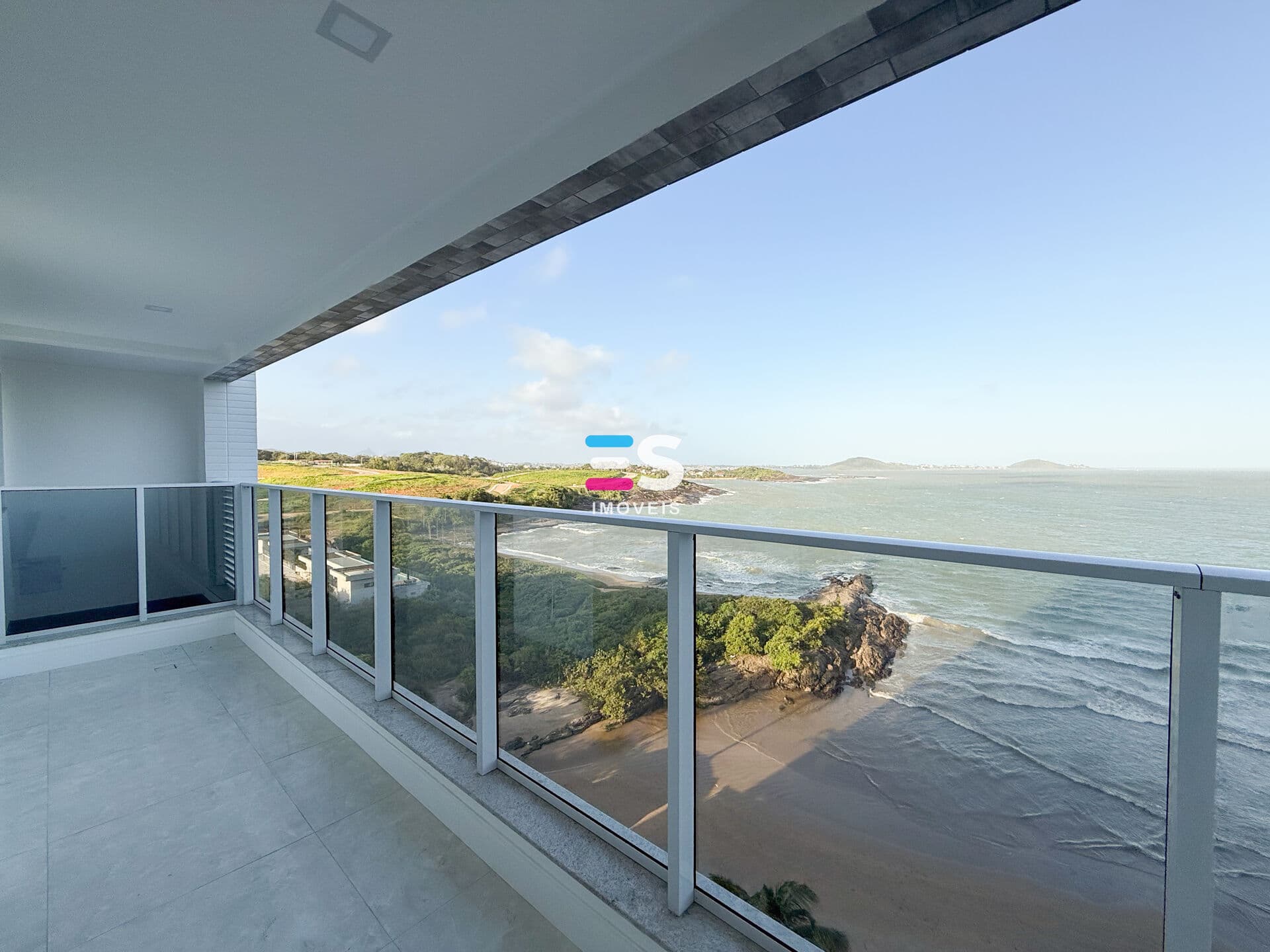 Apartamento de 3 dormitórios recém entregue de frente para o mar