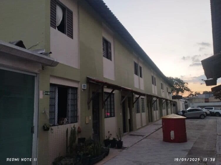 Casa em Condomínio com 2 Dormitórios e Suíte na Vila Campestre.