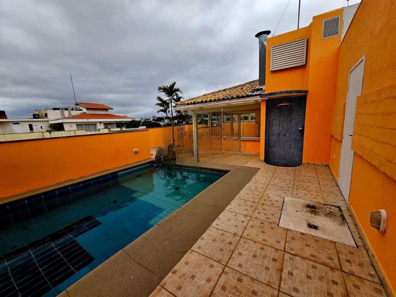 Duplex Exclusivo com 410 m², 5 Quartos, Piscina Privativa e 4 Vagas!