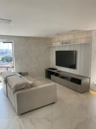 Apartamento reformado no Parque da Mooca com 156 m², 2 suítes e 3 vagas fixas.