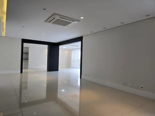 Locação em Condominio Clube, com 216m², 3 quartos e 4 vagas - a poucos metros do Ibirapuera
