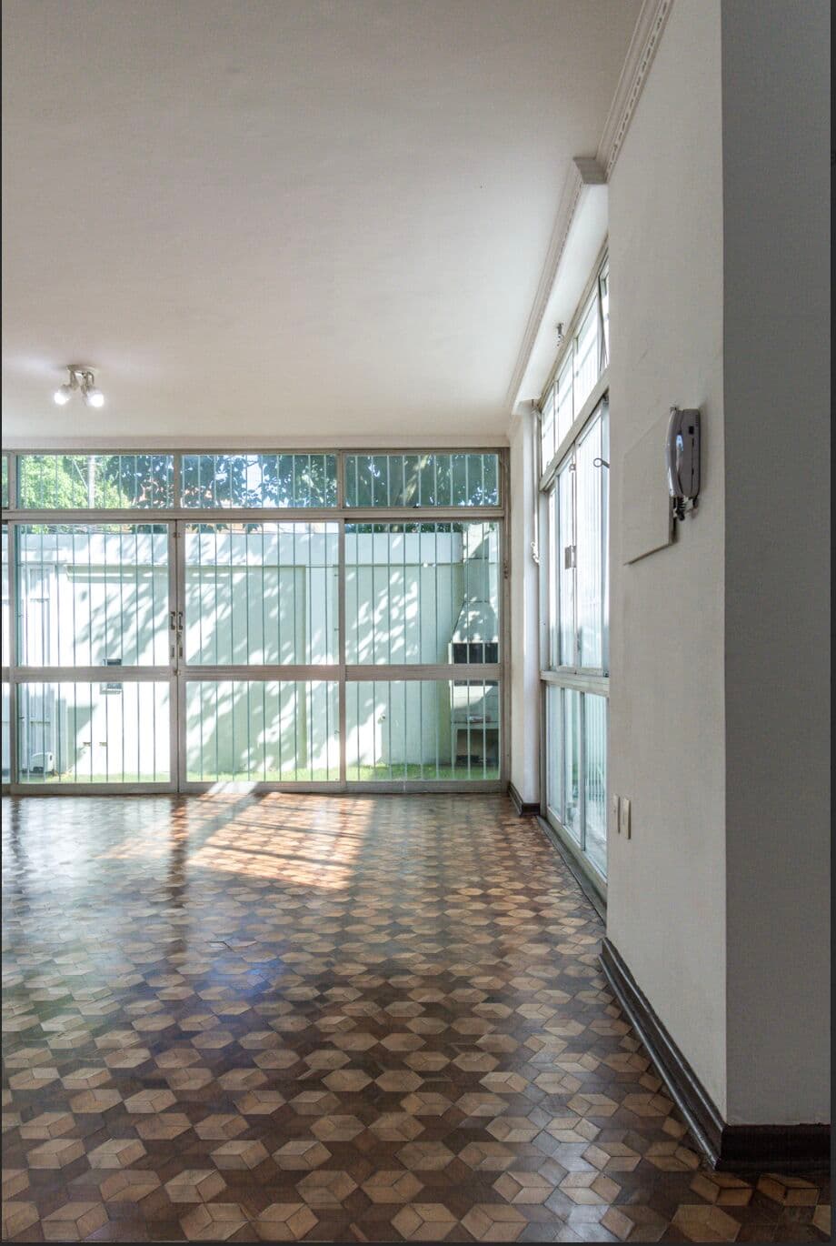 Casa comercial com renda no Planalto Paulista e alto potencial de valorização.