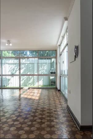 Casa comercial com renda no Planalto Paulista e alto potencial de valorização.