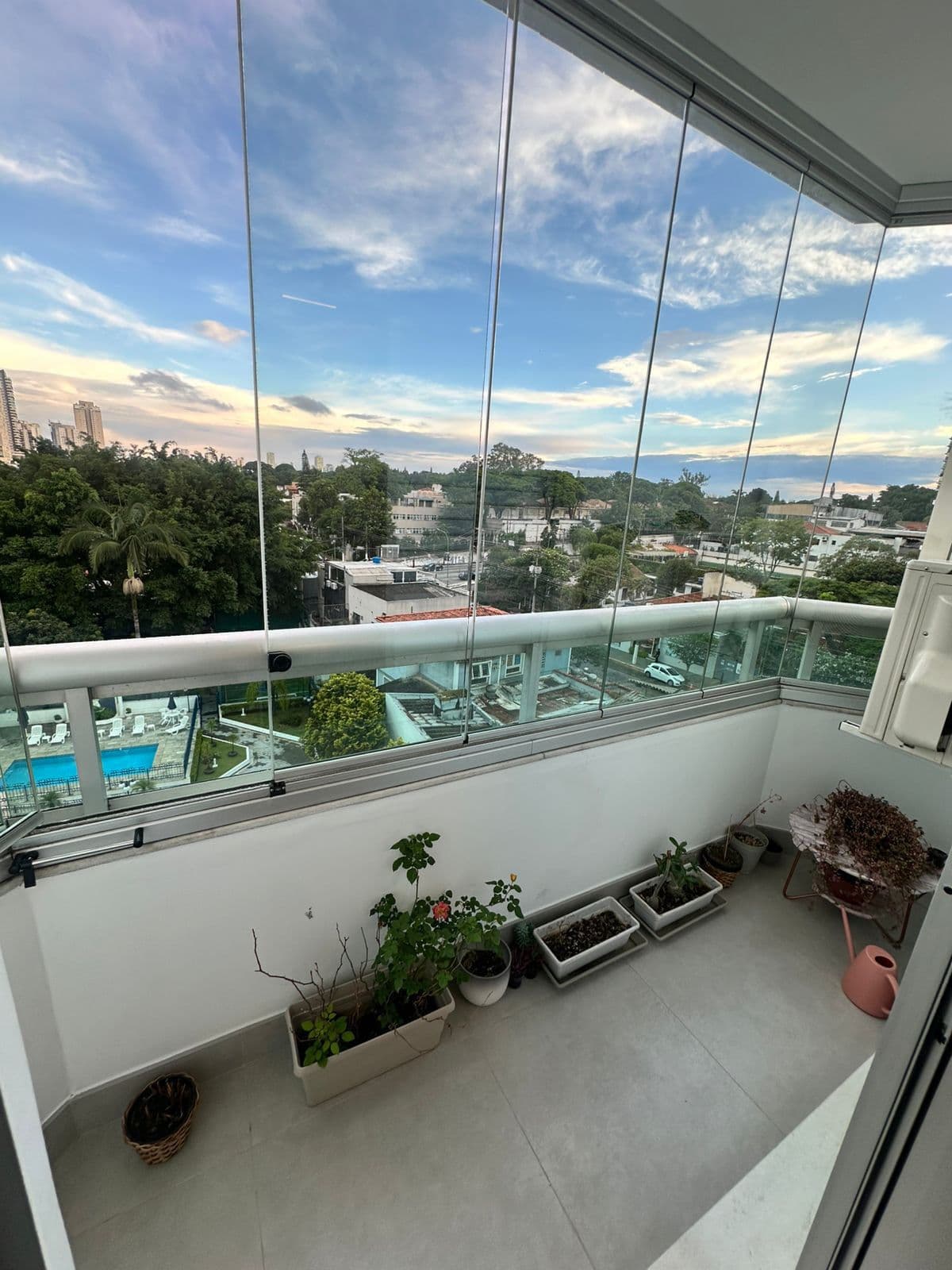 Apartamento no Brooklin com 3 suítes, 169m² e 3 vagas.