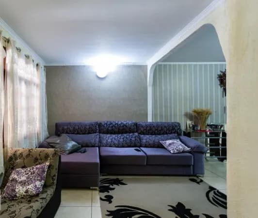 Casa com 3 Quartos, Suíte, Quintal e 2 Vagas em Região Residencial Tranquila.