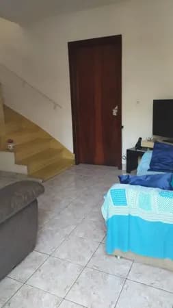 Imóvel com 3 Casas e 3 Vagas Próximo à Av. Santa Catarina.