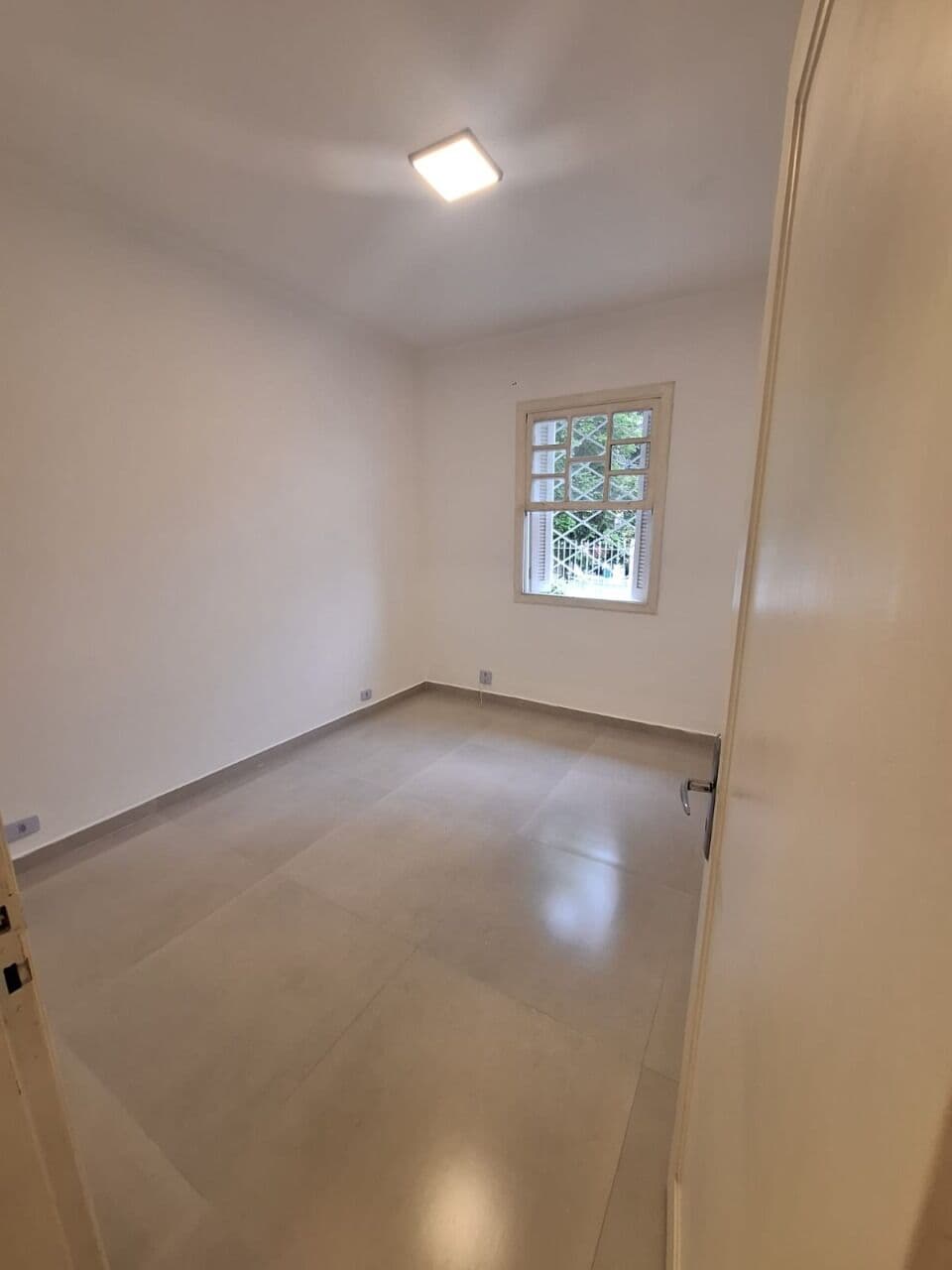 Apartamento amplo na Aclimação com 130 m², quintal e localização estratégica.