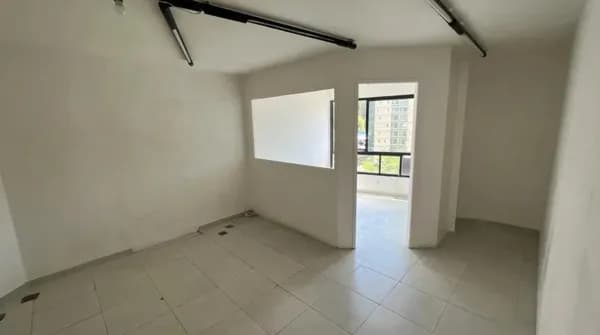 Sala Comercial Moderna no Morumbi com 55 m² e 2 Vagas, Localização Estratégica!