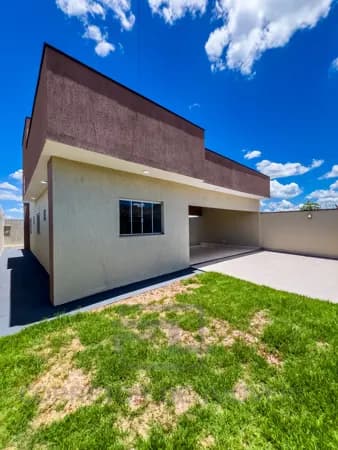 CASA 3 QUARTOS COM SUÍTE