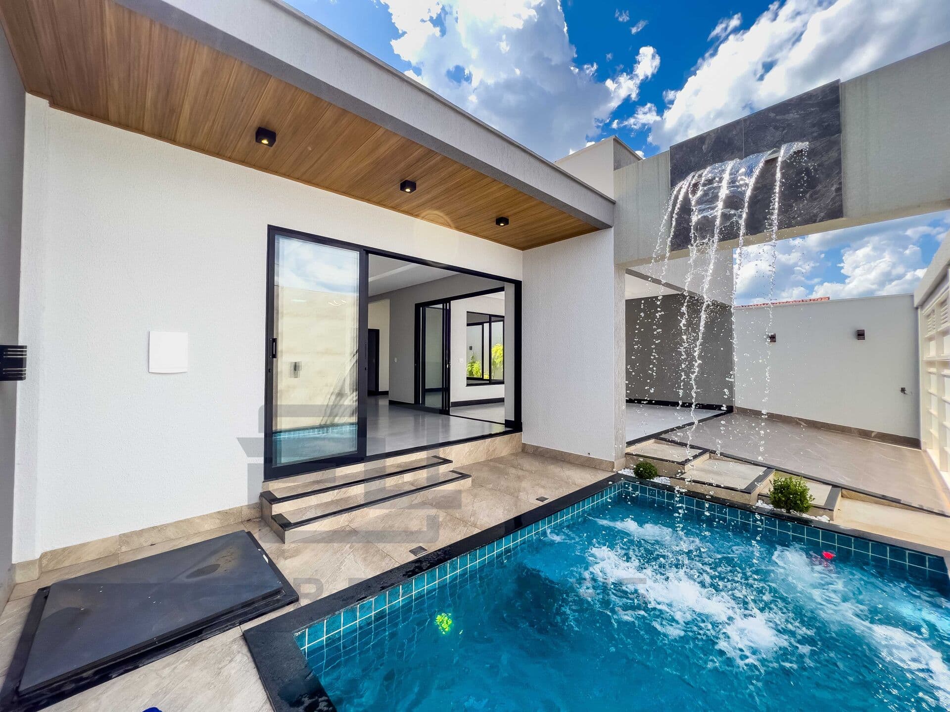 CASA NO RESIDENCIAL MONTE CRISTO