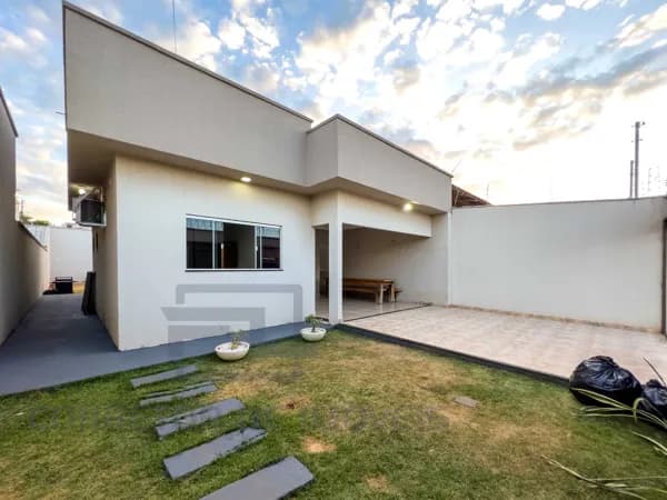 CASA 3 QUARTOS COM SUÍTE