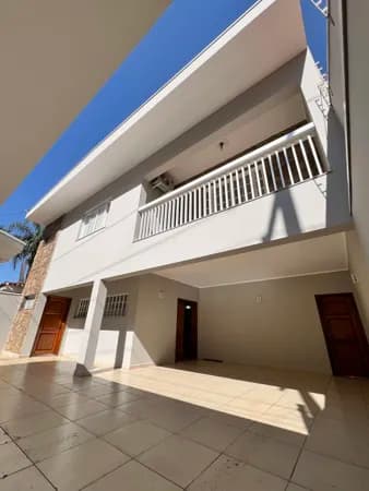 Sobrado à venda no bairro Jardim Cândida em Araras/SP