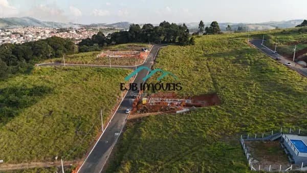 Terreno à venda no bairro Centro em Pinhalzinho/SP