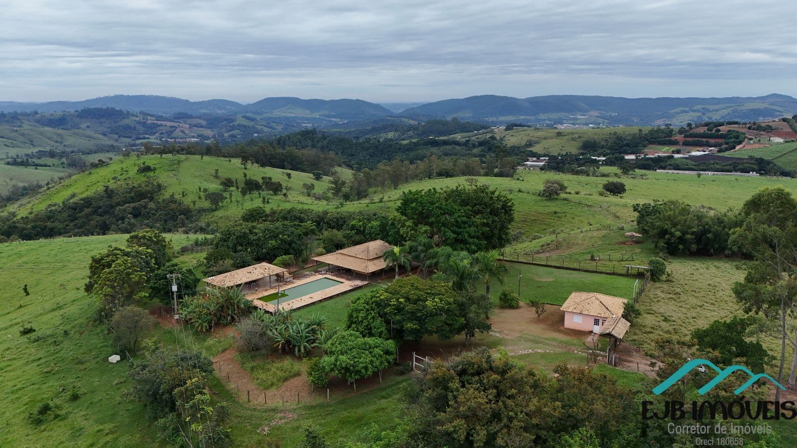 Fazenda/Sítios/Chácaras em Amparo - Centro
