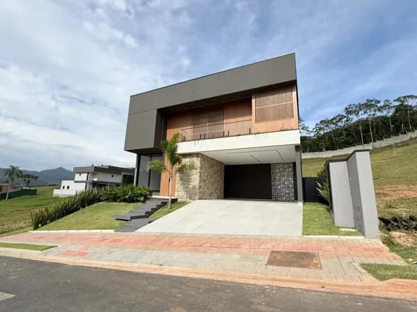 Casa Alto Padrão em Condomínio