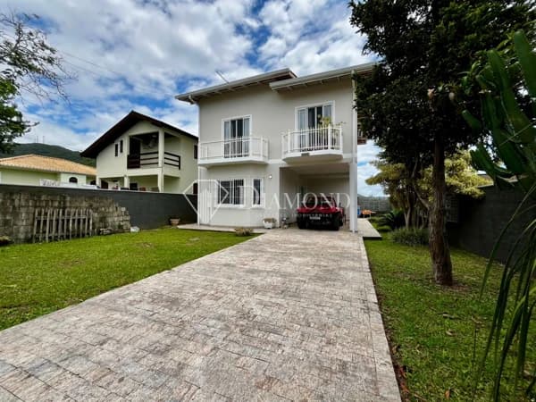Casa à venda no bairro Praia de Palmas em Governador Celso Ramos/SC