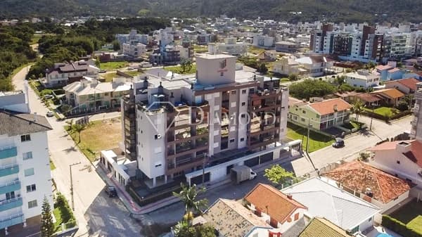 Apartamento à venda no bairro Praia de Palmas em Governador Celso Ramos/SC