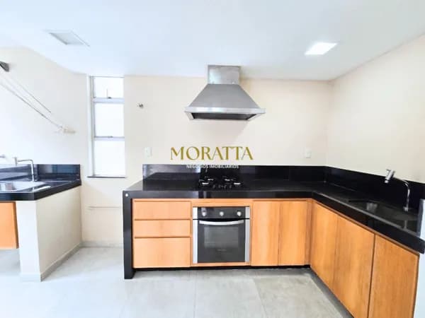 APARTAMENTO REFORMADO | COZINHA AMERICANA | VARANDA | REGIÃO CENTRAL