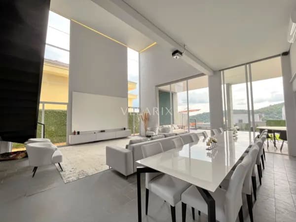 Casa de Condomínio em Santana de Parnaíba - Alphaville