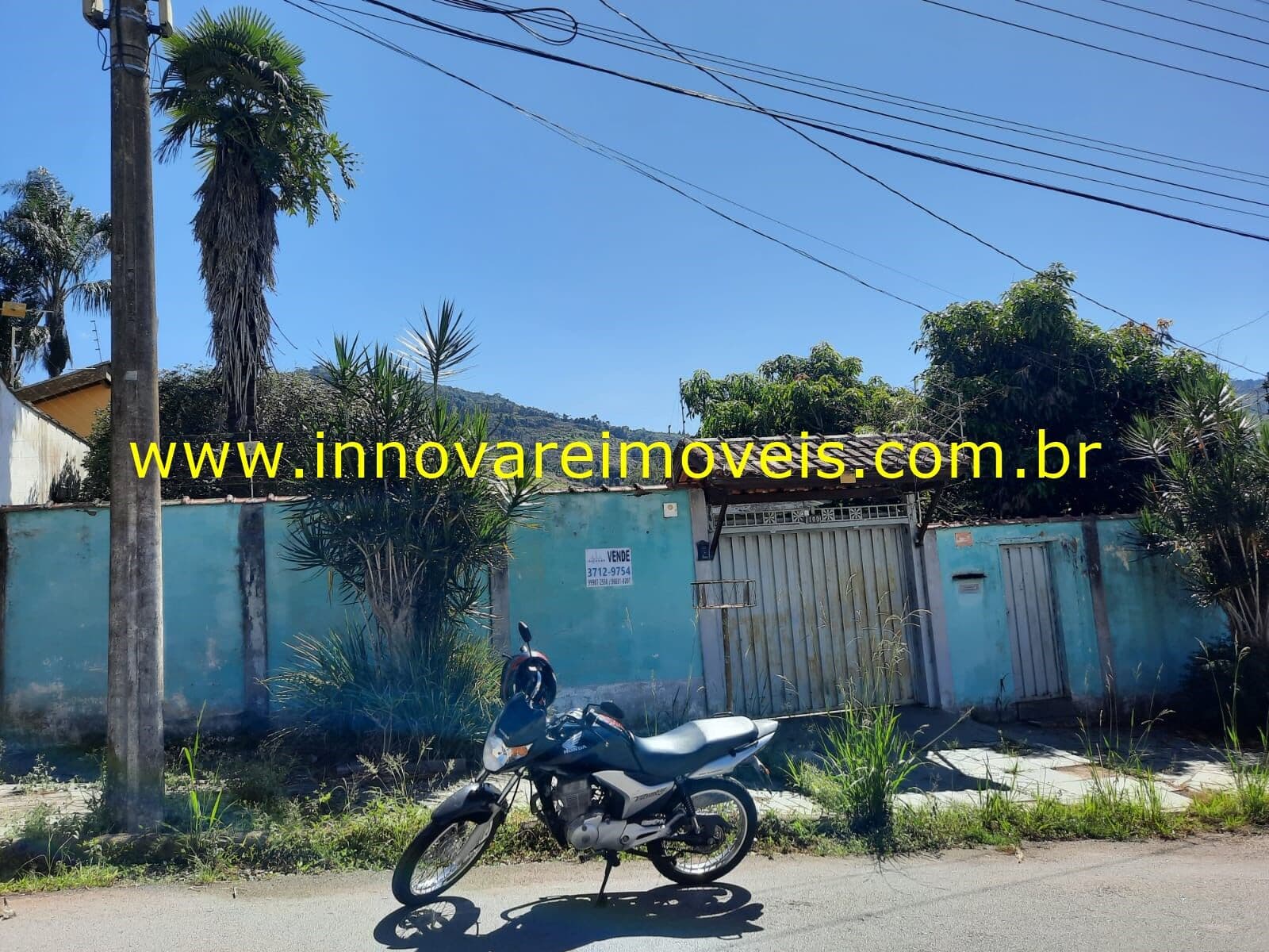 Casa Padrão com Terreno grande