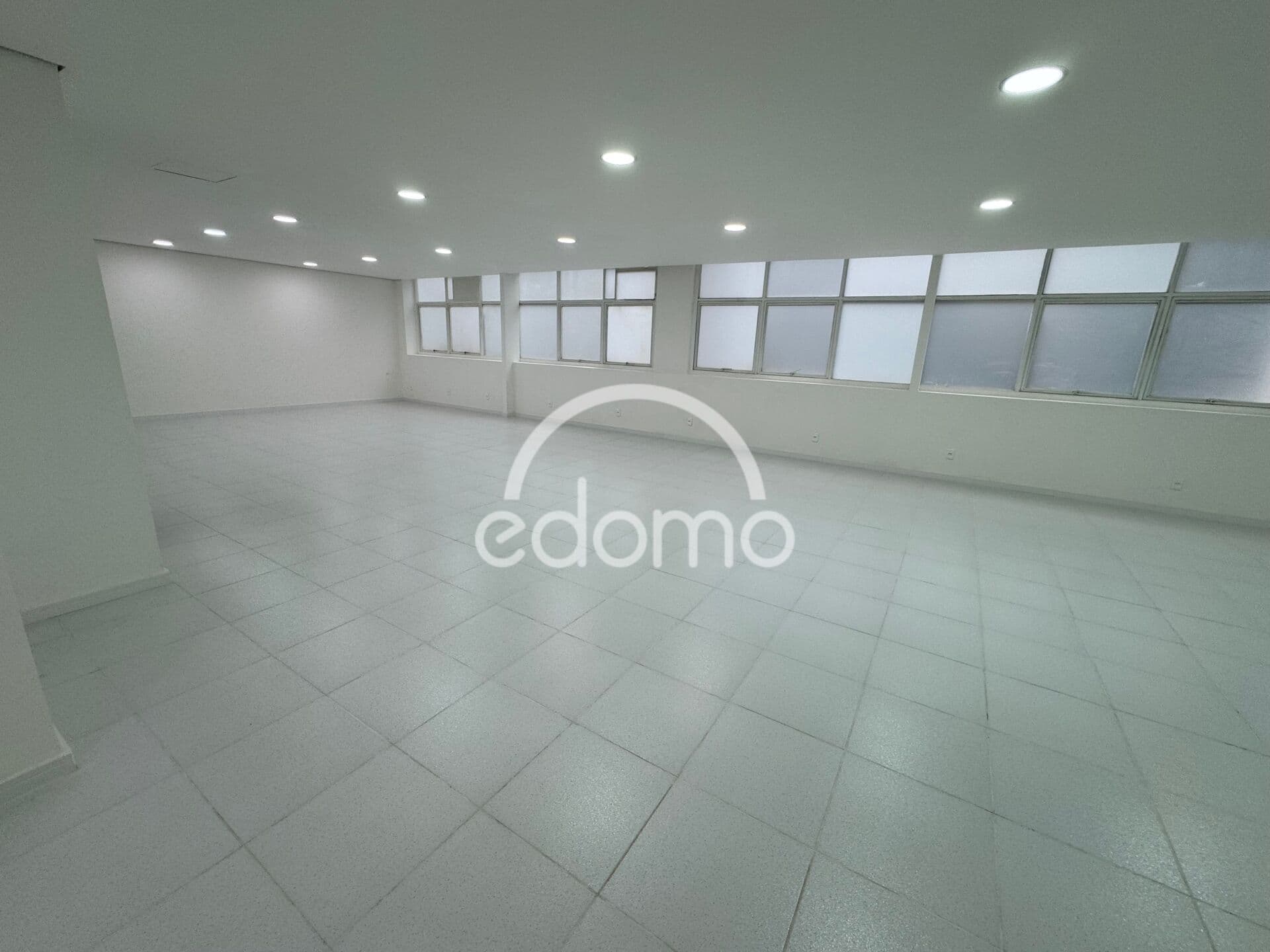 ALUGA-SE SALA COMERCIAL NA CONSOLAÇÃO - EXCELENTE OPORTUNIDADE