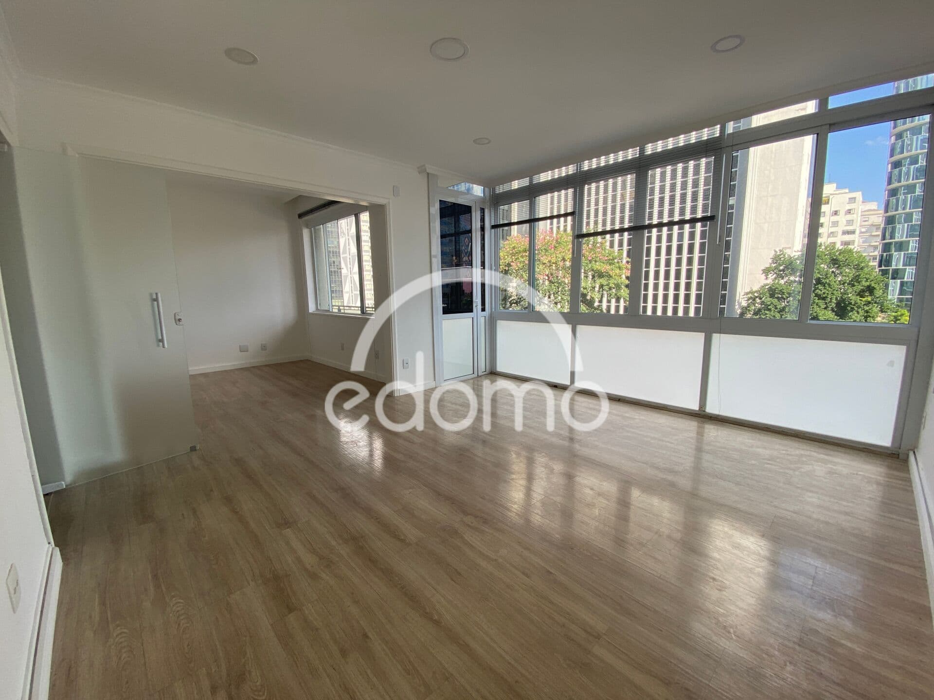 VENDE-SE SALA COMERCIAL NA CONSOLAÇÃO - EXCELENTE OPORTUNIDADE