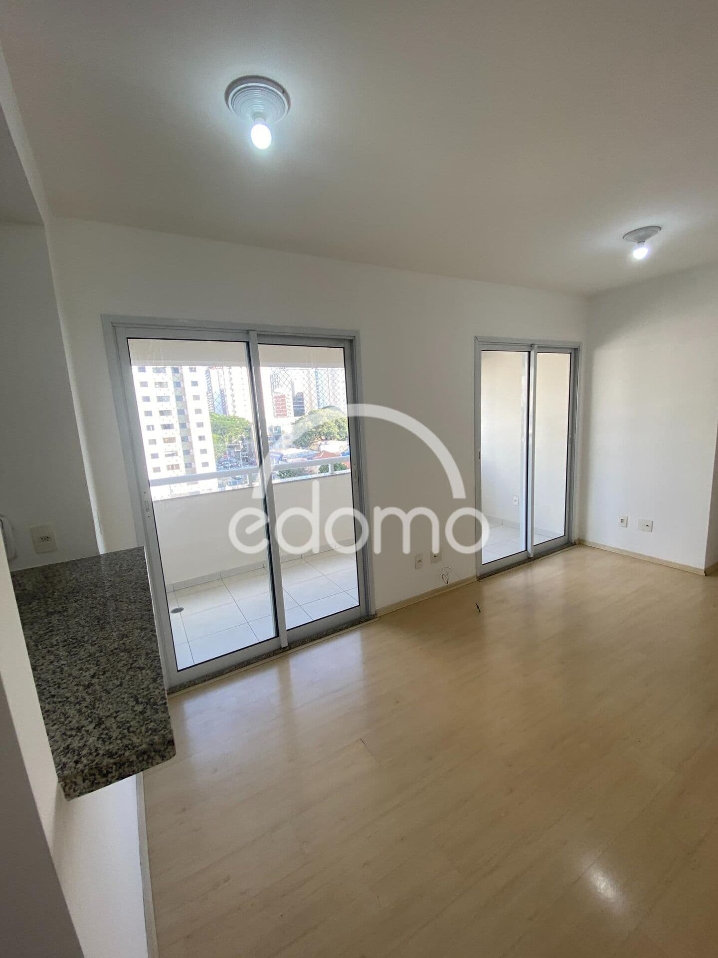 ALUGA-SE APARTAMENTO NA VILA ROMANA - EXCELENTE OPORTUNIDADE
