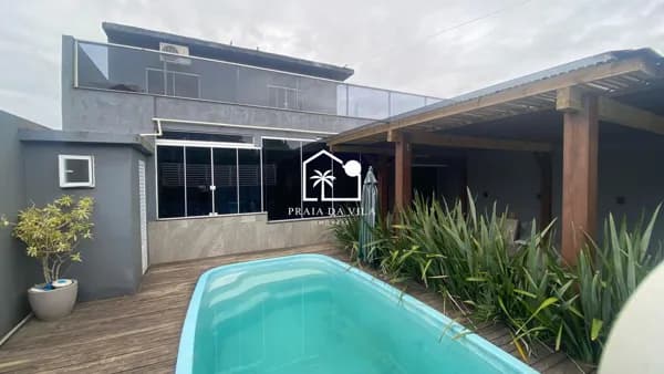 Casa com 4 Dormitórios (1 Suíte) com Piscina a 700m da Praia